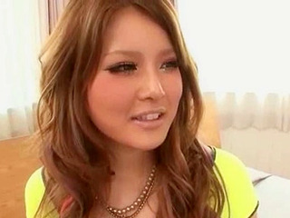 Nippon babe bounces on big boner for cummy treat